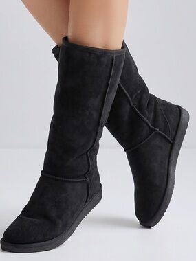 Dawgs black faux micro suede‎  shaft 9” slight heel size 7